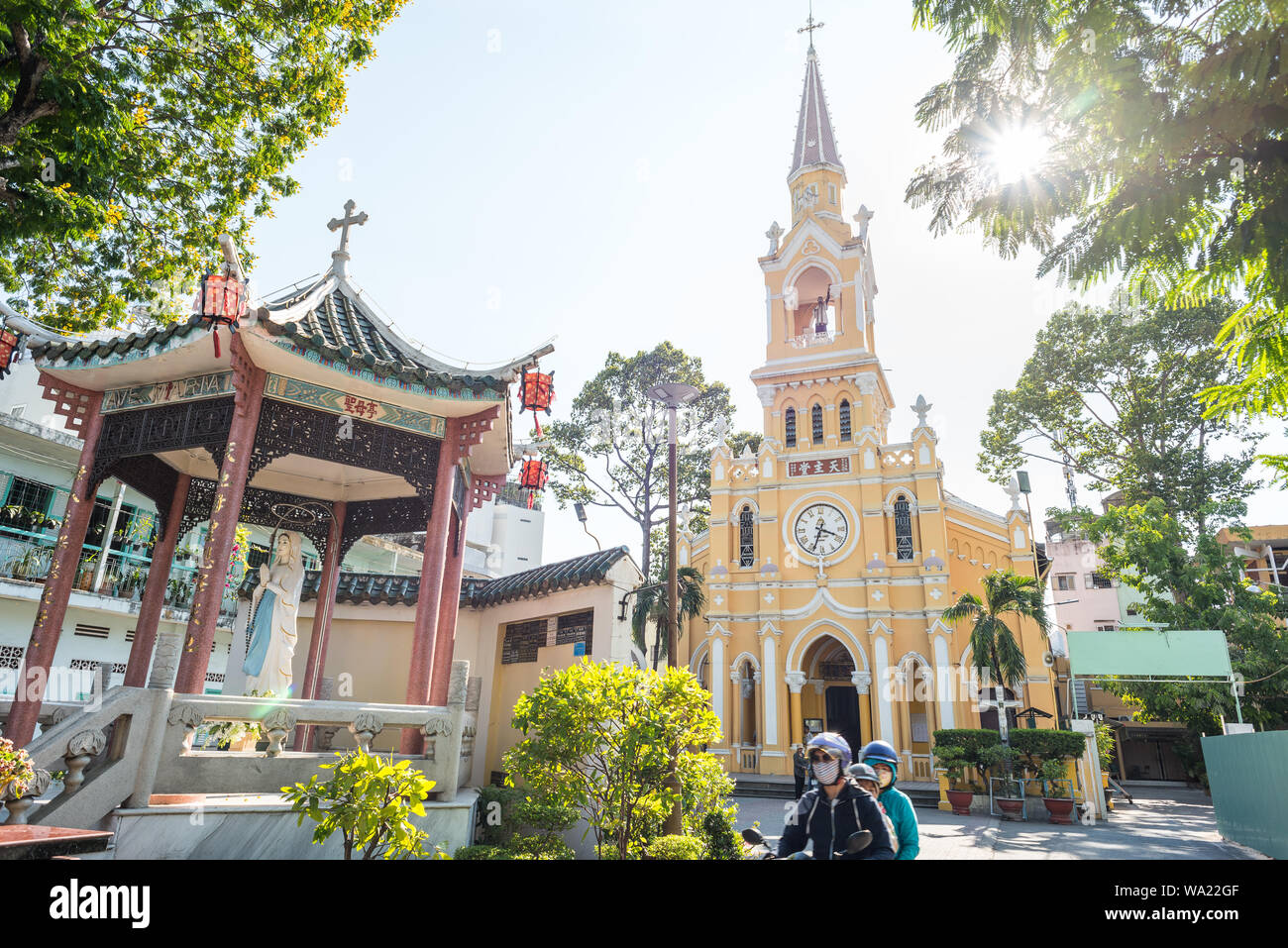 La città di Ho Chi Minh, Vietnam: l'esterno di Cha Tam (Chiesa di San Francesco Saverio Chiesa Parrocchiale). Un dovere-vedere di Cho Lon (Chinatown di Saigon). Foto Stock