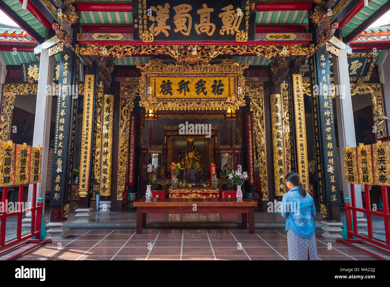 La città di Ho Chi Minh, Vietnam - Aprile 30, 2019: un interno di Hoi Quan Nghia una pagoda di Nguyen Trai Street, Cho Lon (Saigon Chinatown). Foto Stock