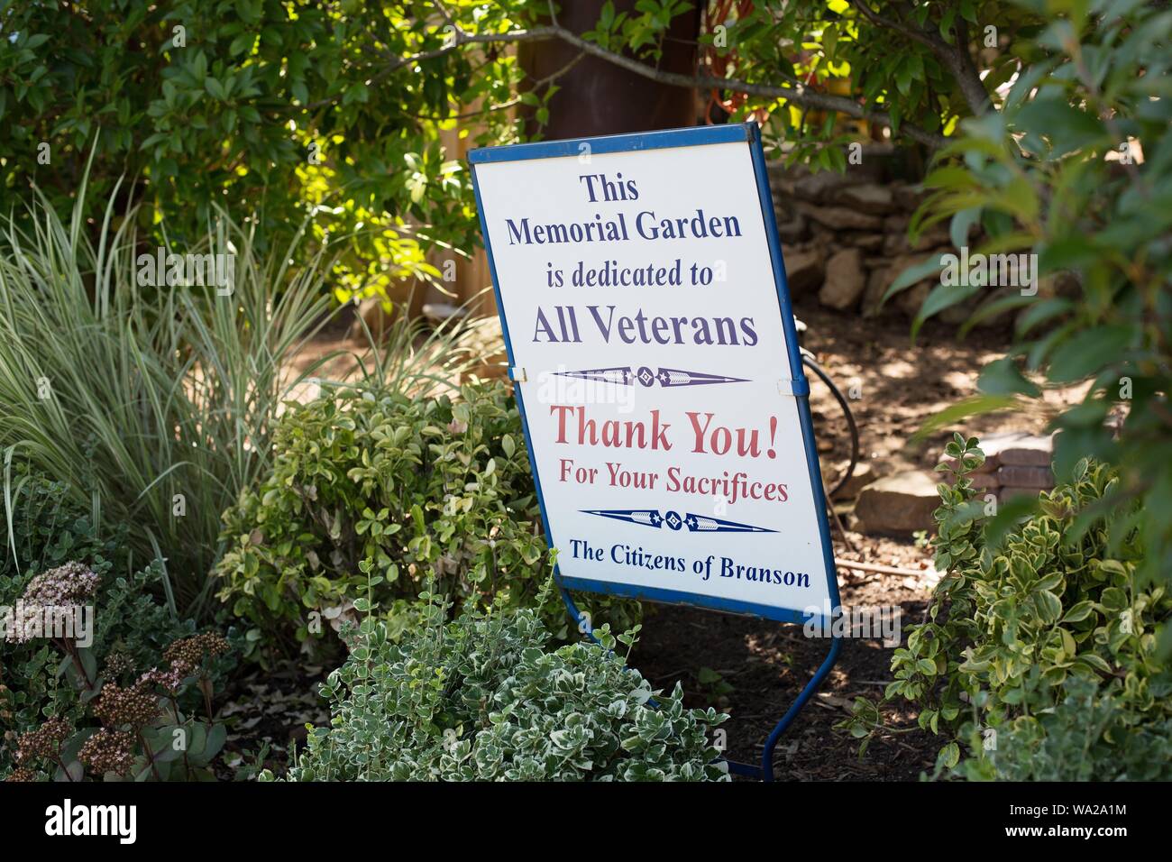 Un segno in Veterans Memorial Garden di Branson, Missouri, Stati Uniti d'America. Foto Stock