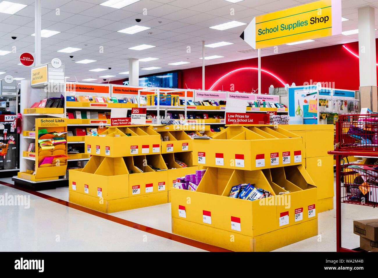 Agosto 16, 2019 Sunnyvale / CA / STATI UNITI D'AMERICA - Scuola di approvvigionamento area dedicata in un negozio di destinazione, con un vasto assortimento di prodotti per tutti i livelli di istruzione, Foto Stock