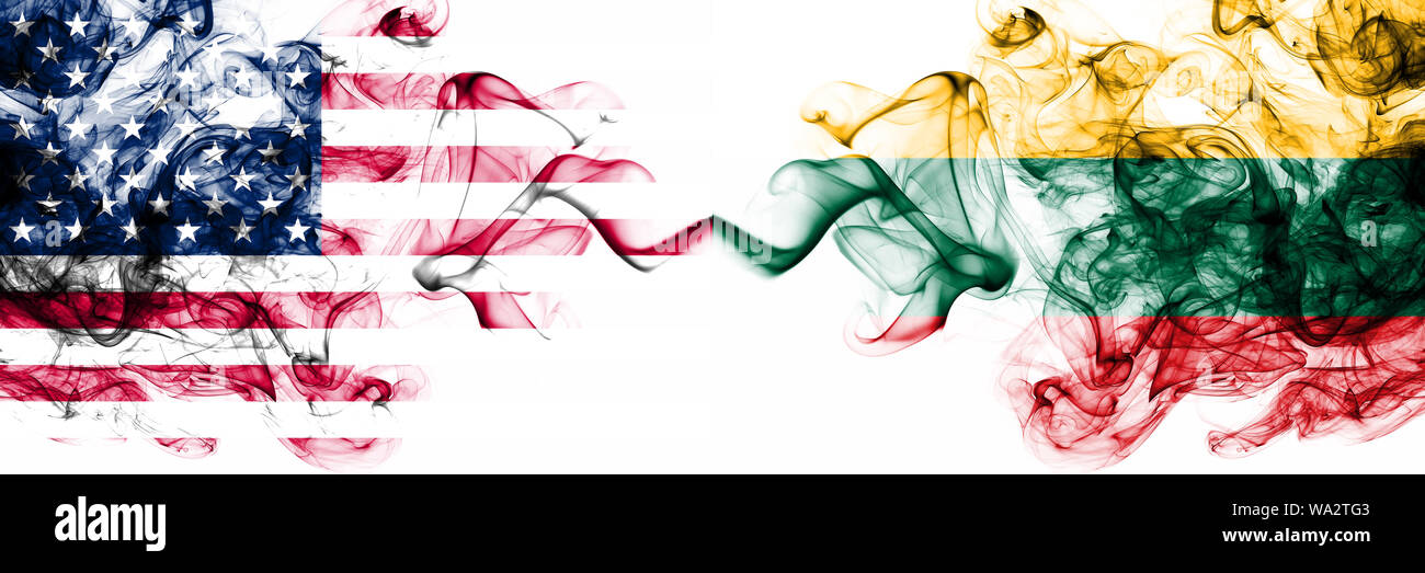 Stati Uniti d'America vs Lituania, Lituana smoky mystic bandiere poste fianco a fianco. Spessa colorata setosa fumi astratto banner di America e Li Foto Stock