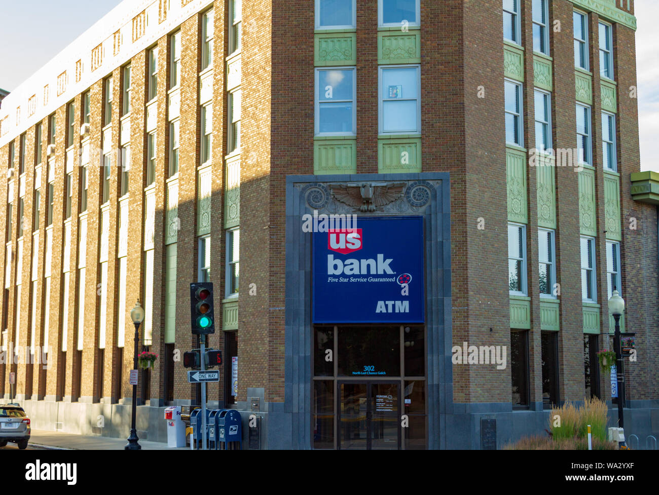 La costruzione di fronte a noi la banca nel centro cittadino di Helena, Montana. Foto Stock