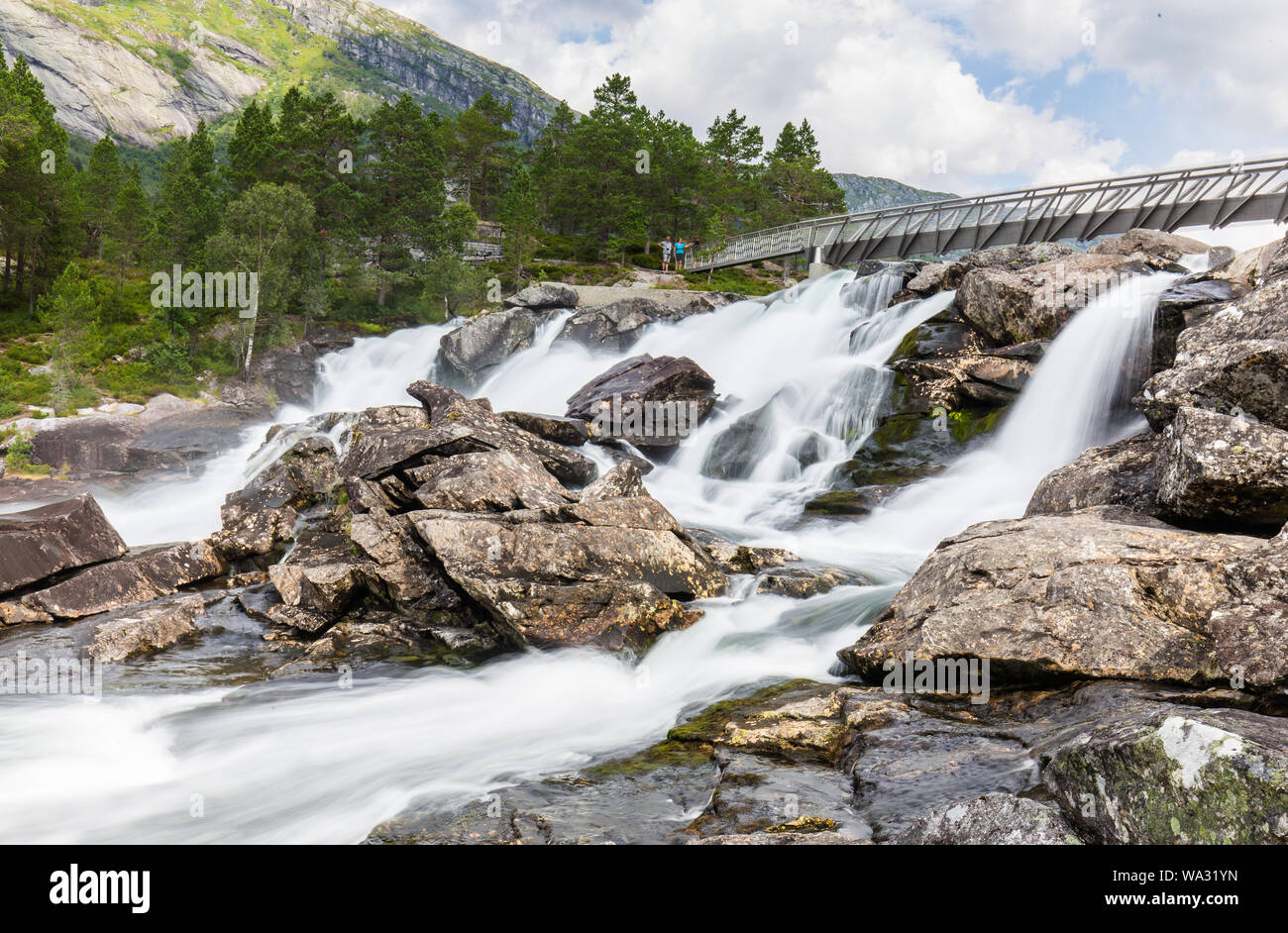 Maestose cascate Likholefossen nazionale lungo il percorso panoramico Gaularfjellet in Norvegia Foto Stock