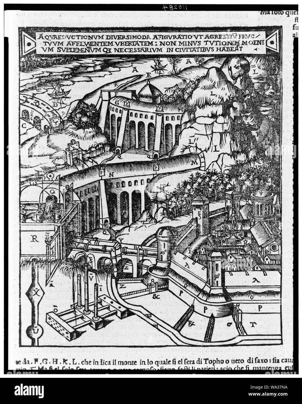 Vista panoramica di un vasto sistema di approvvigionamento di acqua che mostra le gallerie coperte e acquedotti Foto Stock