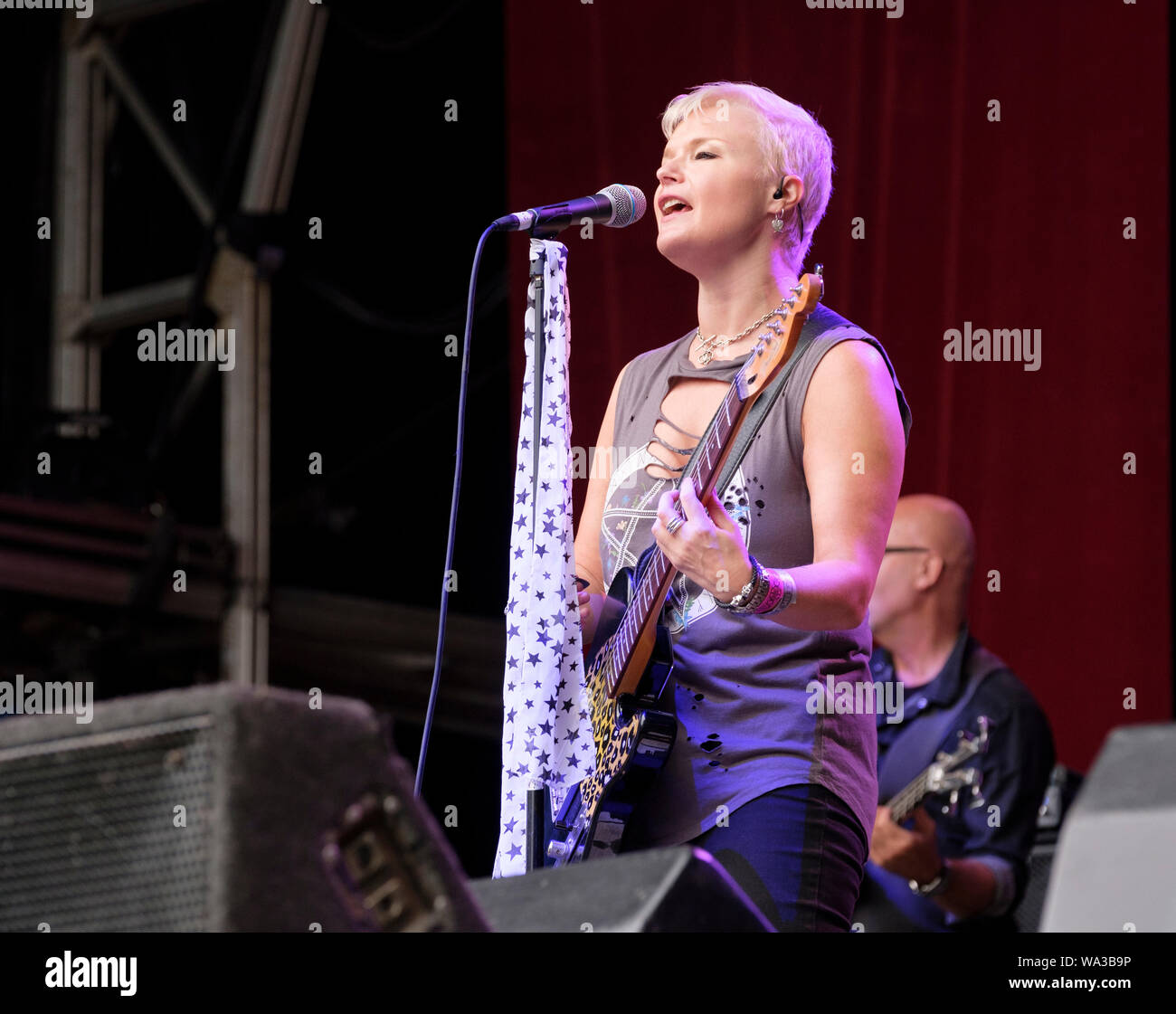 Rebecca Downes effettuando in corrispondenza di Weyfest music festival, Tilford, Surrey, Regno Unito. Agosto 16, 2019 Foto Stock