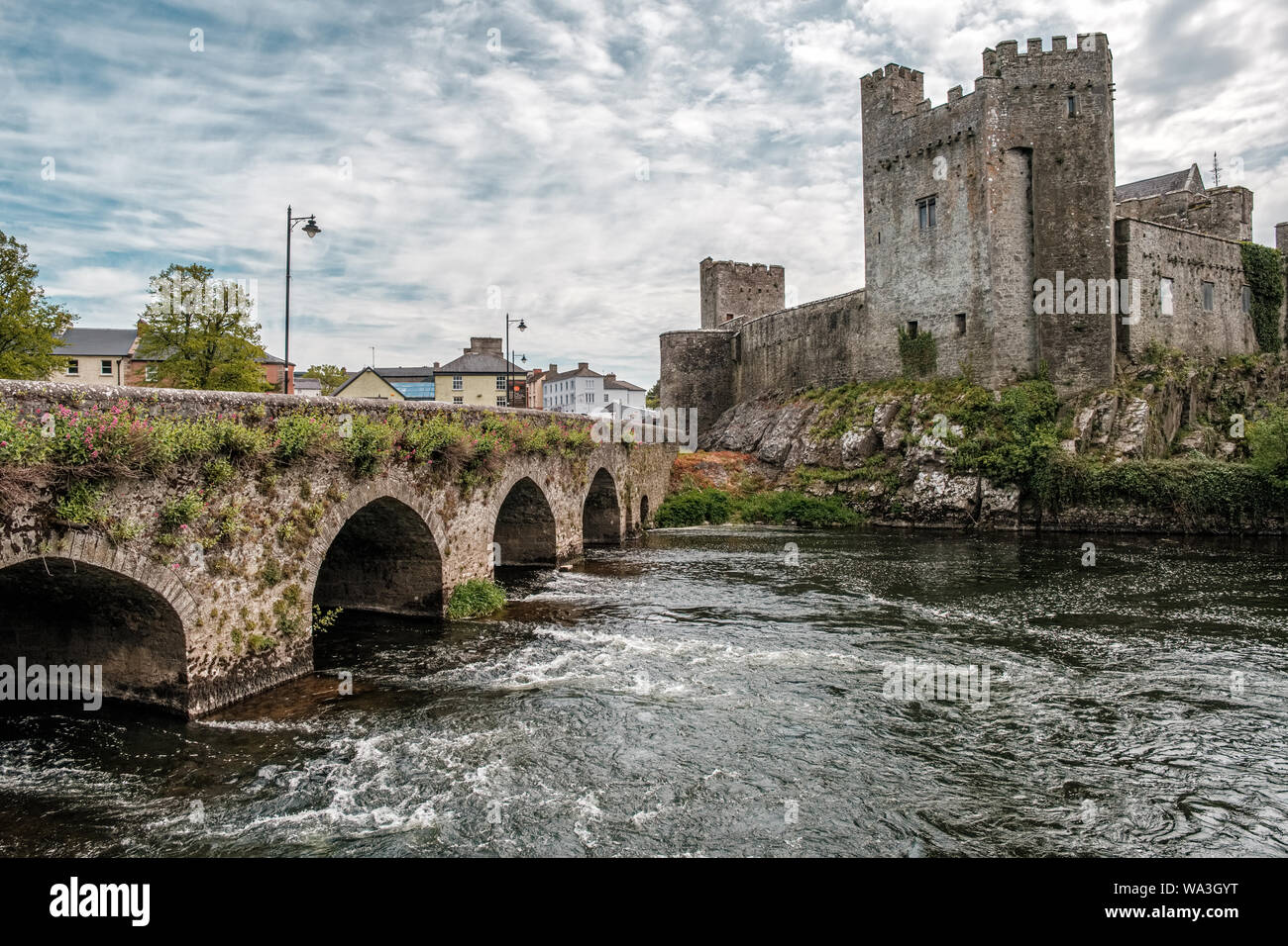 Castello di Cahir, Cahir, nella contea di Tipperary, Irlanda - 15 maggio 2019. Costruito nel XIII secolo, il Castello di Cahir è uno degli irlandesi più grandi castelli e supporti Foto Stock