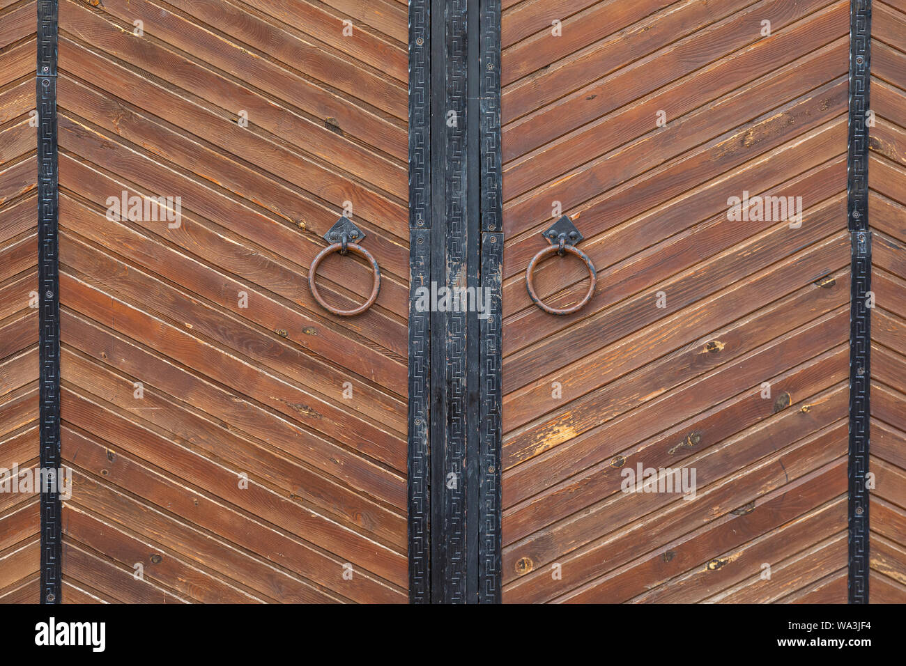 In legno marrone con porte battenti Foto Stock