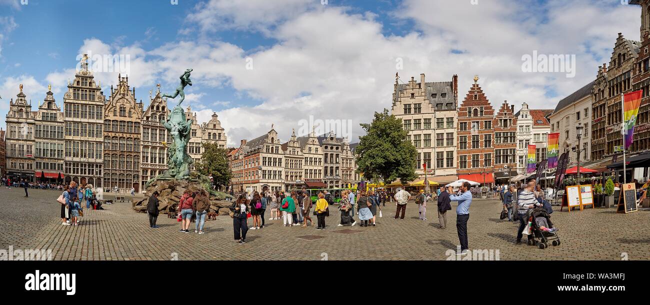 Le facciate storiche delle case delle corporazioni sul Grote Markt di Anversa, Belgio Foto Stock
