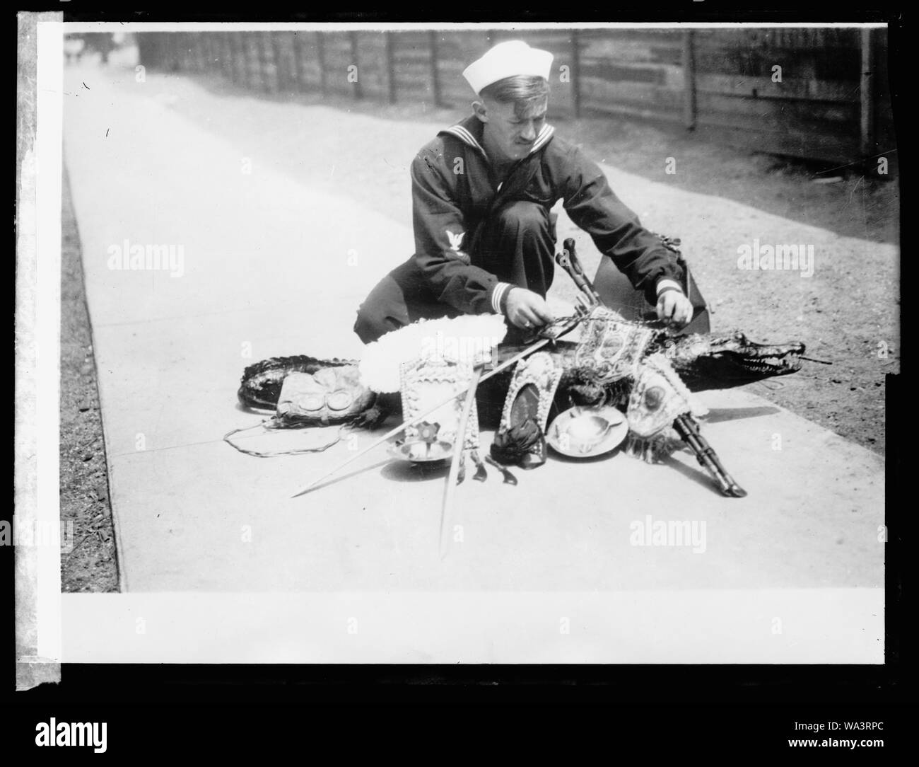 Boatswani mate del Museo della Portaerei U.S.S. Arizona che ha viaggiato 29447 miglia da nov. 18/18 a giugno 30/19 & il suo negozio di souvenir Foto Stock