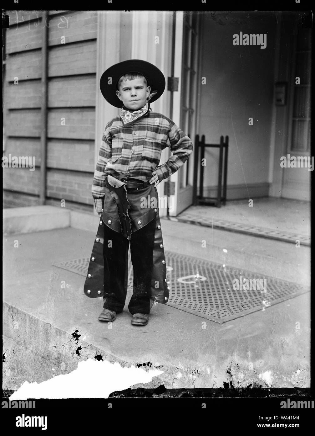 Ragazzo in costume da cowboy Foto Stock