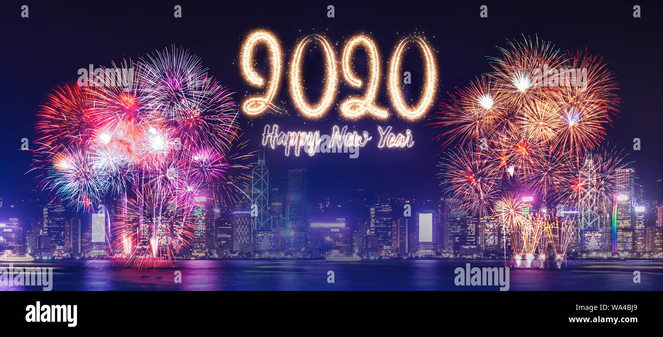 Felice anno nuovo 2020 fuochi d' artificio su cityscape edificio vicino al mare di notte celebrazione,mock up Banner per pubblicizzare sui social media Foto Stock