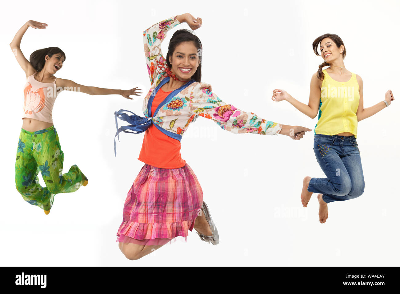 Giovani donne salti in aria Foto Stock