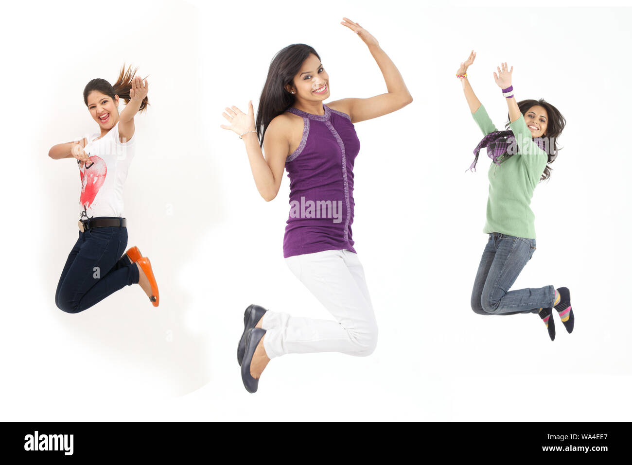 Giovani donne salti in aria Foto Stock