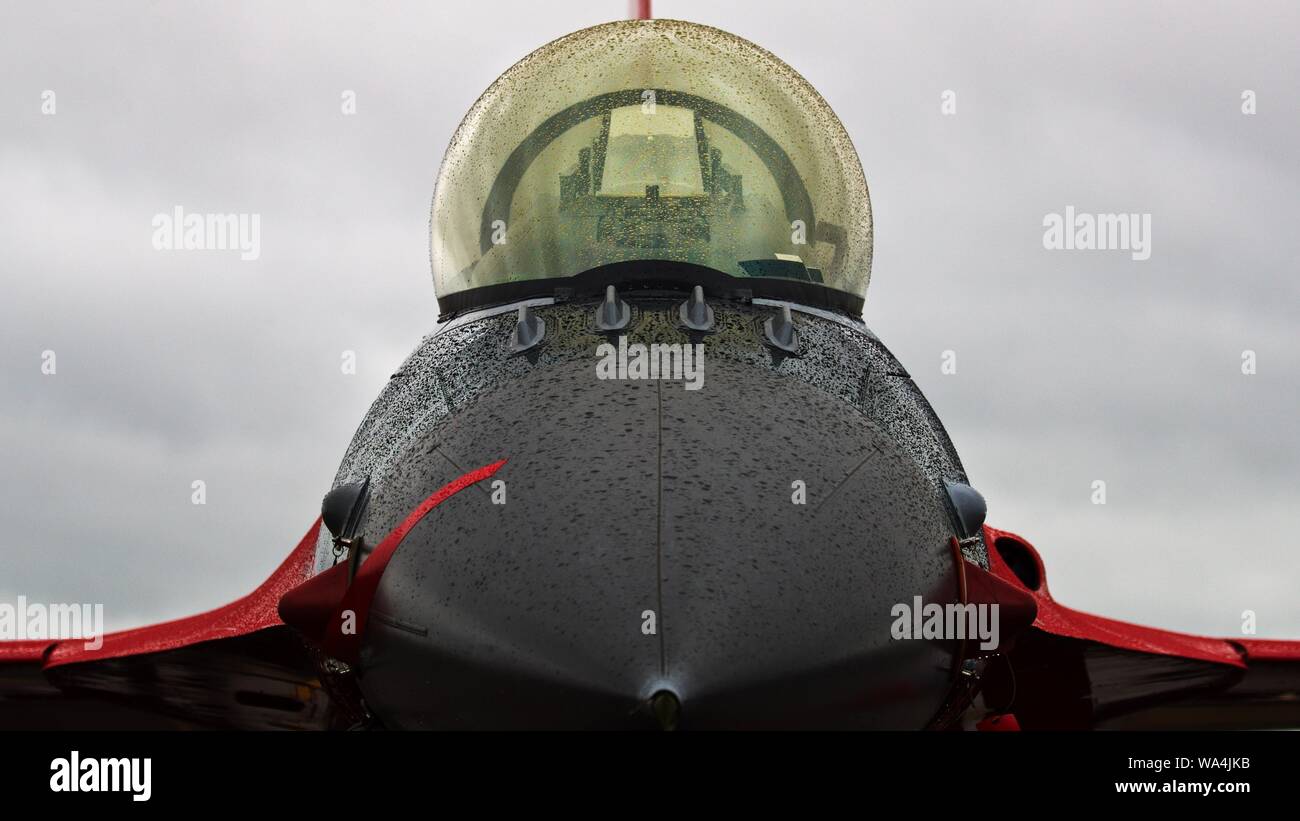 Royal Air Force danese F16 Fighting Falcon a 2019 RIAT con uno speciale schema di colori che celebra l'ottocentesimo anniversario della bandiera Denmarks Foto Stock