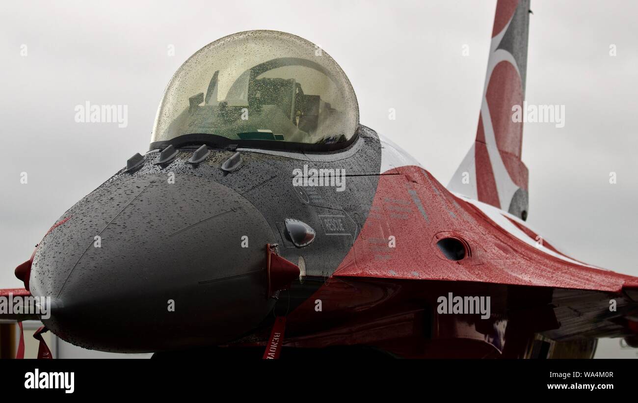 Royal Air Force danese F16 Fighting Falcon a 2019 RIAT con uno speciale schema di colori che celebra l'ottocentesimo anniversario della bandiera Denmarks Foto Stock