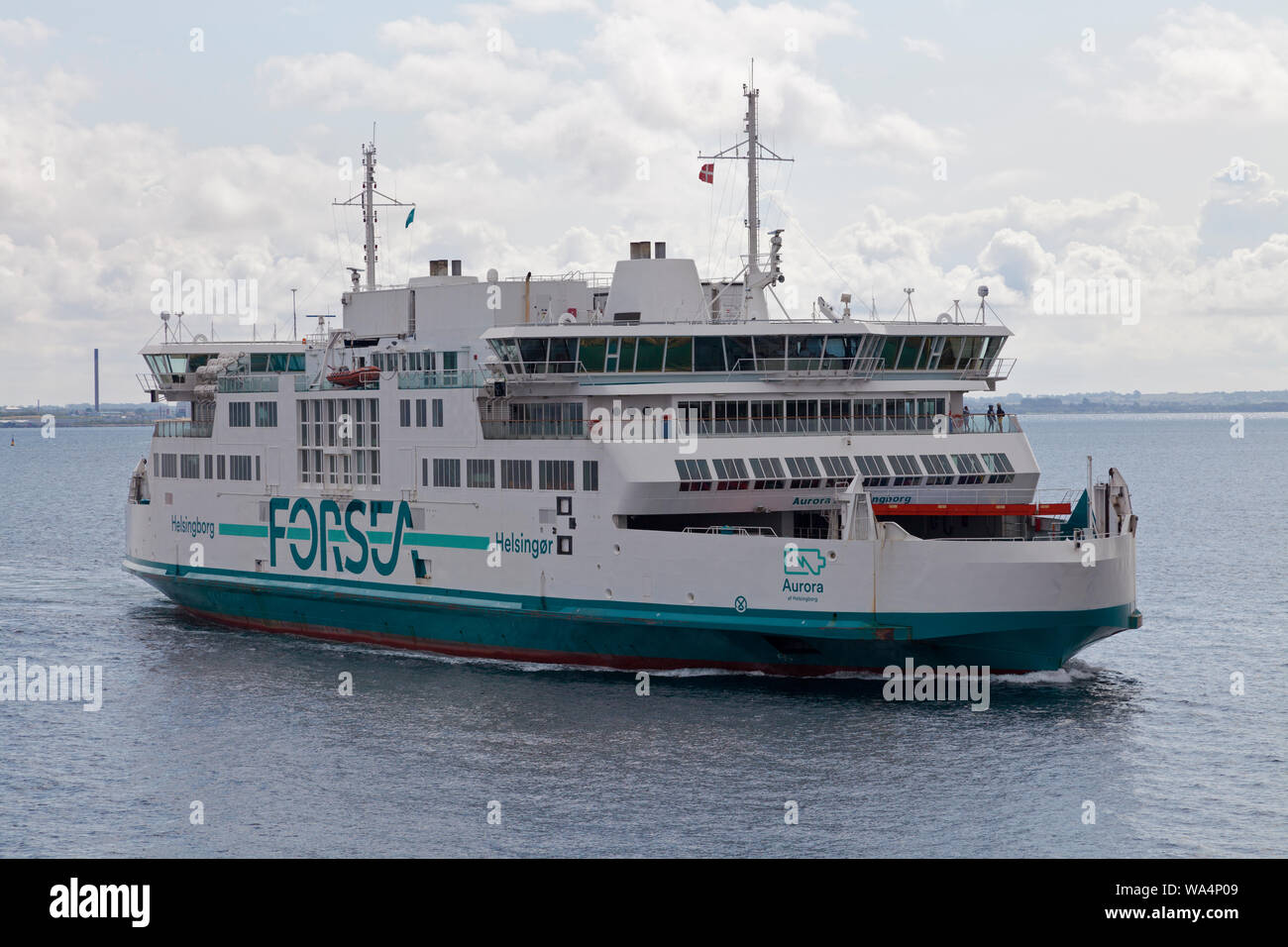 L'alimentato elettricamente traghetto FORSEA AURORA vicino alla banchina di ormeggio a Elsinore / Helsingør dopo venti minuti di viaggio da Helsingborg, Svezia. Foto Stock