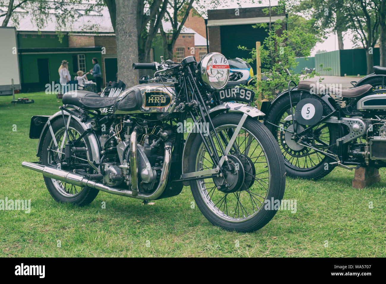 L'annata 1938 Vincent motociclo a Bicester Heritage Centre super evento scramble . Bicester, Oxfordshire, Inghilterra. Vintage filtro applicato Foto Stock