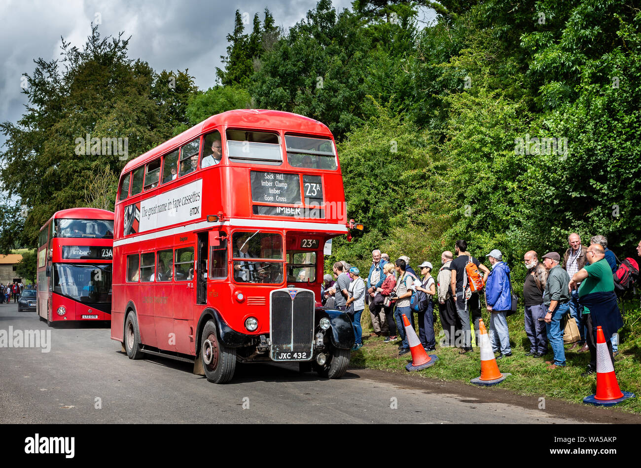 Red Routemaster London double decker bus, Imberbus giorno classico servizio di autobus tra Warminster e Imber Village presi in Imber, Wiltshire, Regno Unito il 17 Au Foto Stock