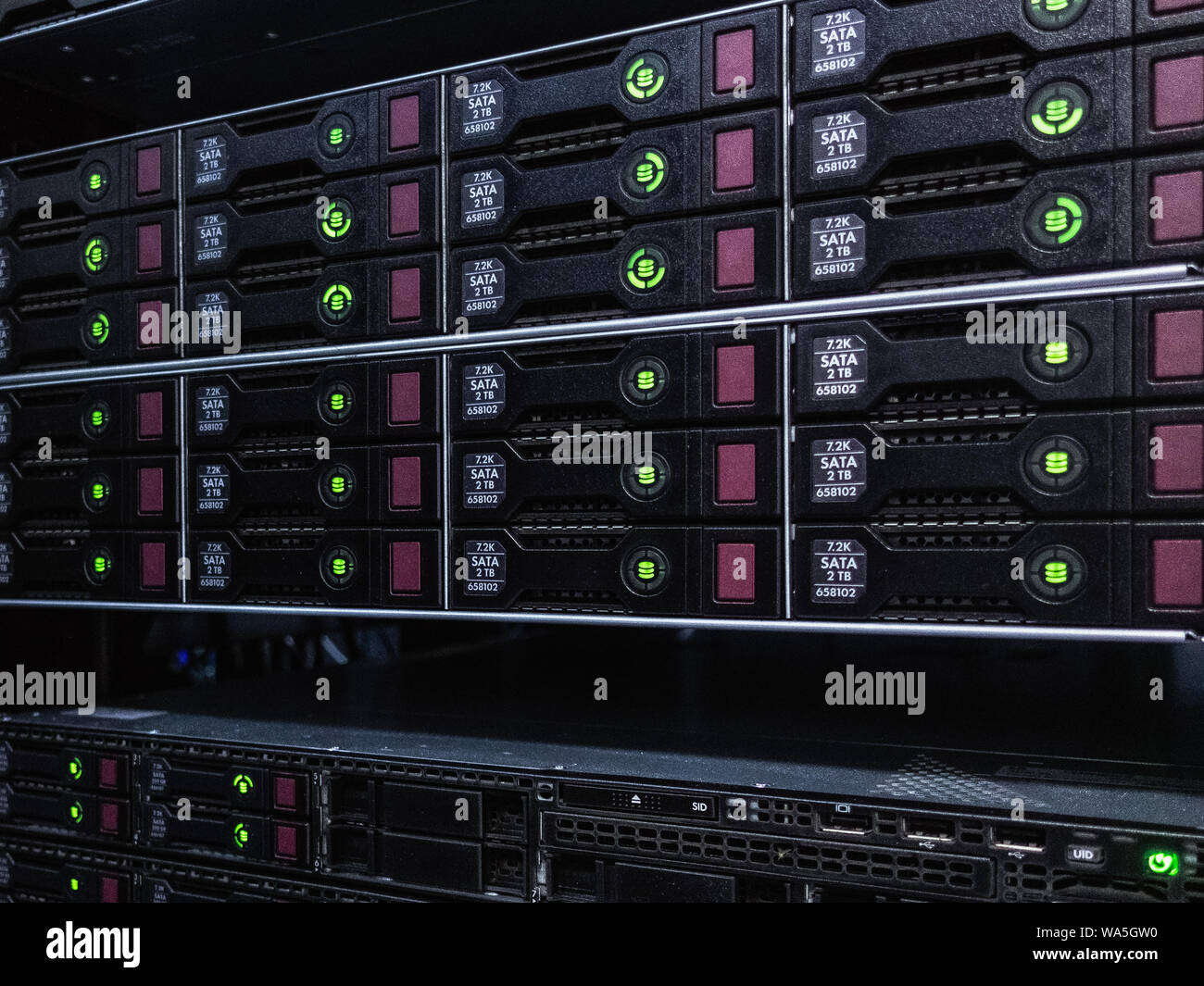 Array di storage su disco. Tecniche moderne Sito hosting. immagine contiene rumore. Foto Stock