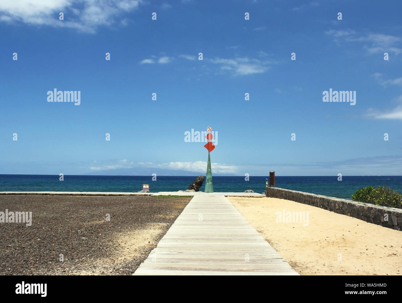 Vista panoramica di un ferro scultura colorati Giugno 7, 2019 in Tenerife, Spagna Foto Stock