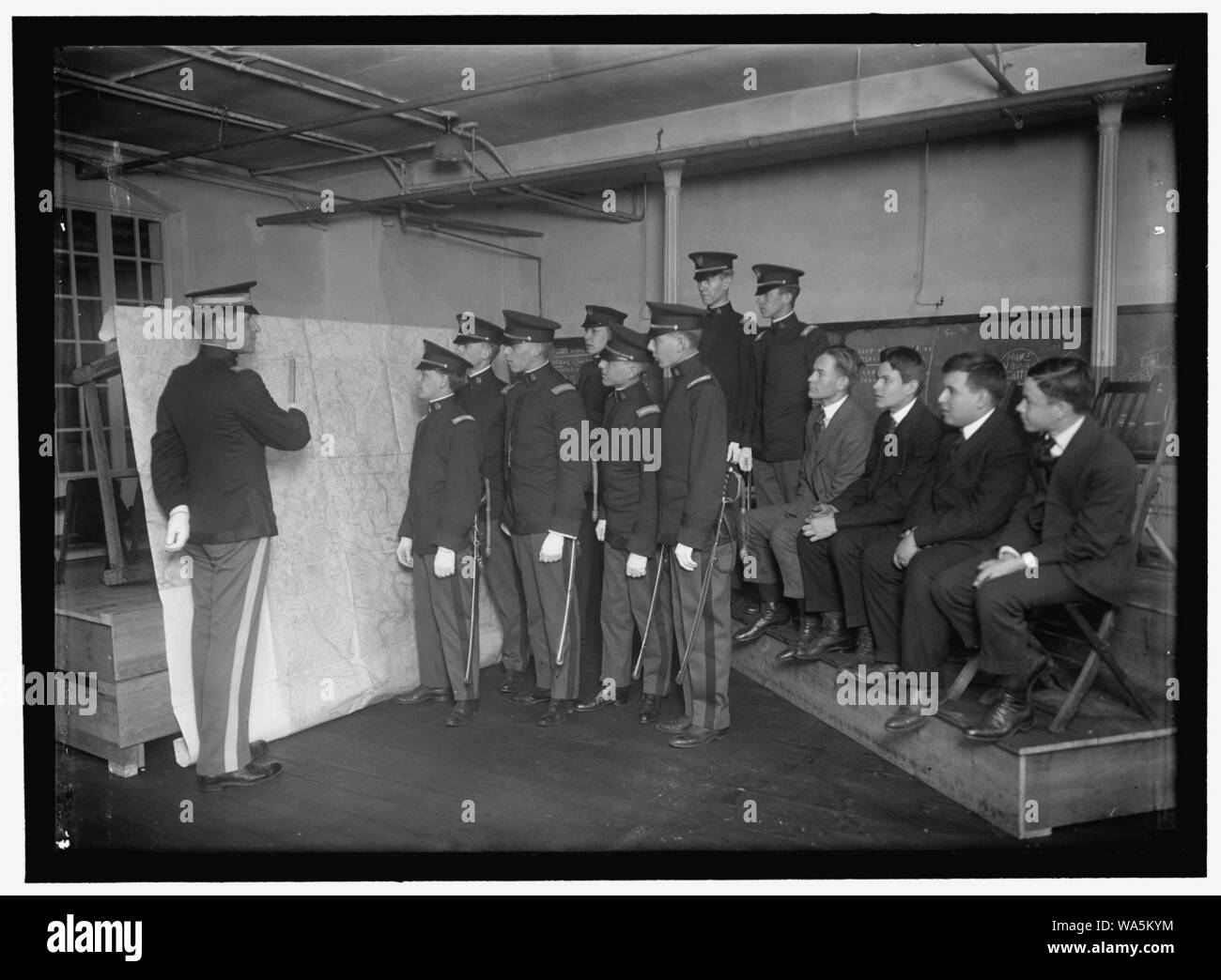 Distretto di Columbia scuole pubbliche. Alta scuola di cadetti; istruttore militare Foto Stock