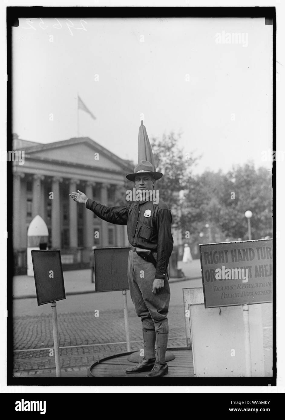 Distretto di Columbia; il traffico. Traffico soldato poliziotto, 15TH E NEW YORK AVENUE Foto Stock