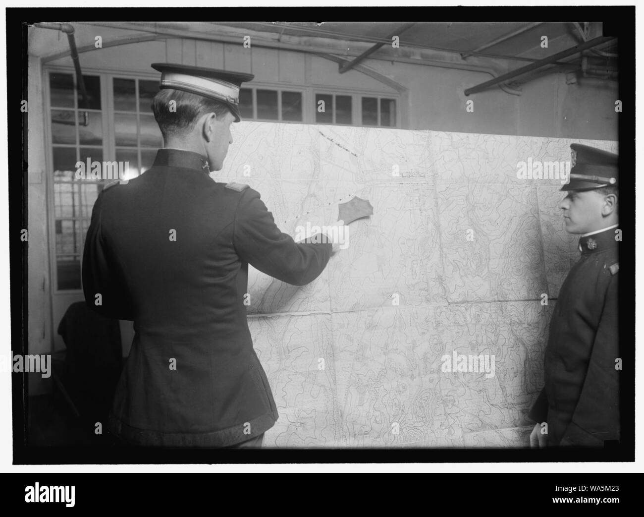 Distretto di scuole pubbliche. Alta scuola di cadetti; istruttore militare Foto Stock