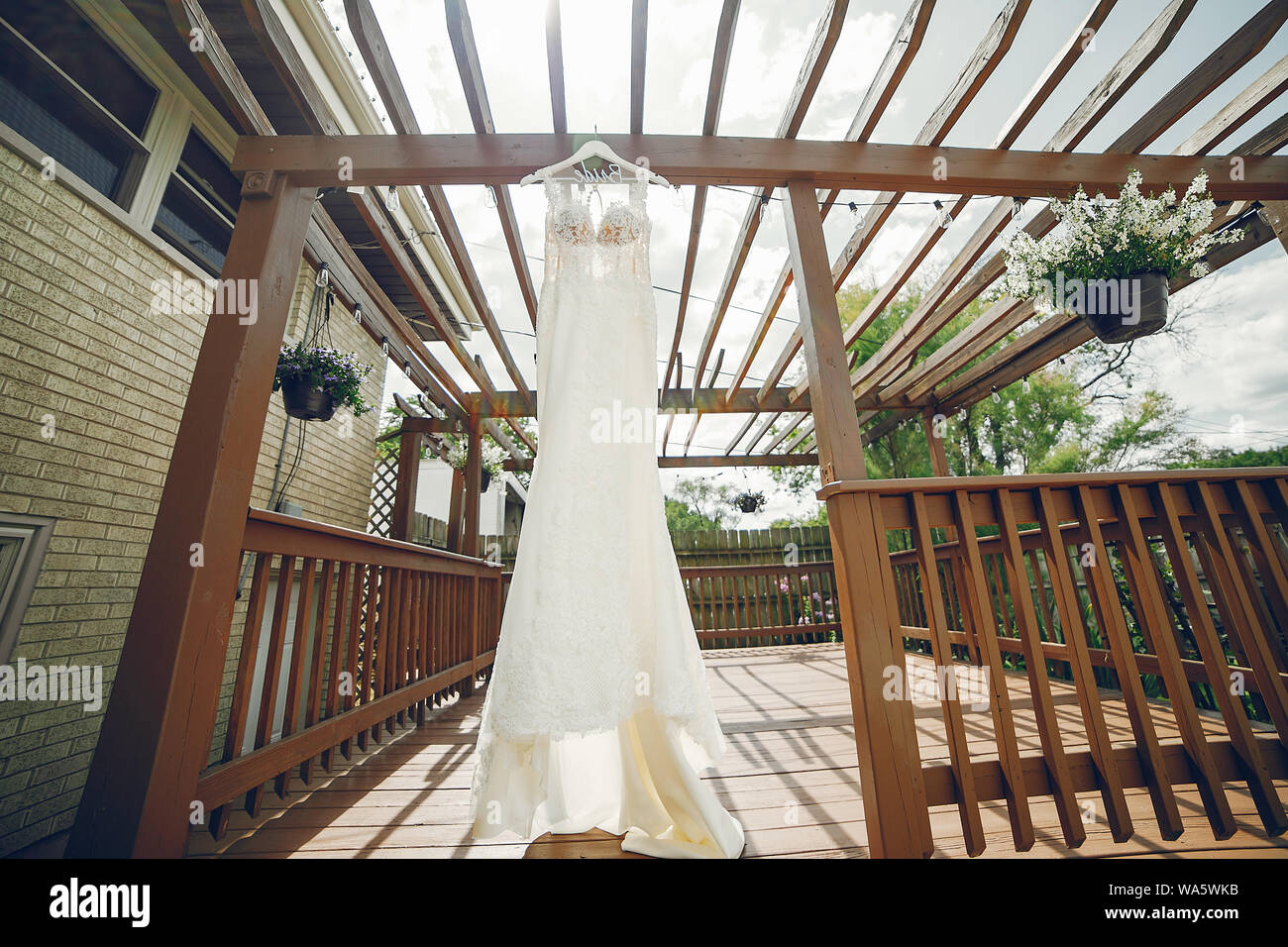 Eleganti abiti da sposa Foto Stock