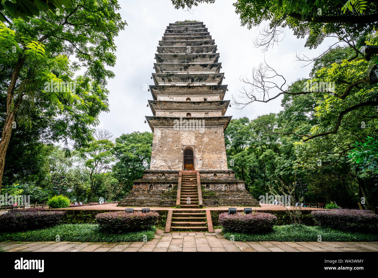 Lingbao pagoda di Leshan Buddha gigante parco panoramico di Leshan Sichuan in Cina Foto Stock