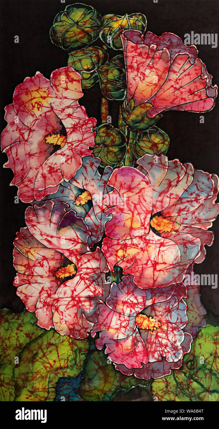 Fotografia di pittura su seta di Hollyhocks utilizzando vapore-fix coloranti con cera rossa crepitare e outliner nero da Paula Chapman Foto Stock