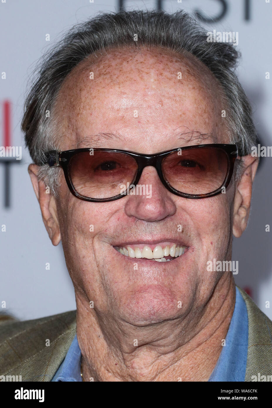 (FILE) Peter Fonda muore a 79. HOLLYWOOD e LOS ANGELES, CALIFORNIA, STATI UNITI D'America - 10 novembre: attore Peter Fonda arriva all'AFI FEST 2016 - Apertura di notte - Gala Premiere mondiale del ventesimo secolo Fox 'regole non si applicano' presentato da Audi tenutosi presso la leva TCL Chinese Theatre IMAX su Novembre 10, 2016 a Hollywood e Los Angeles, California, Stati Uniti. (Foto di Xavier COLLIN/Image Press Agency) Foto Stock