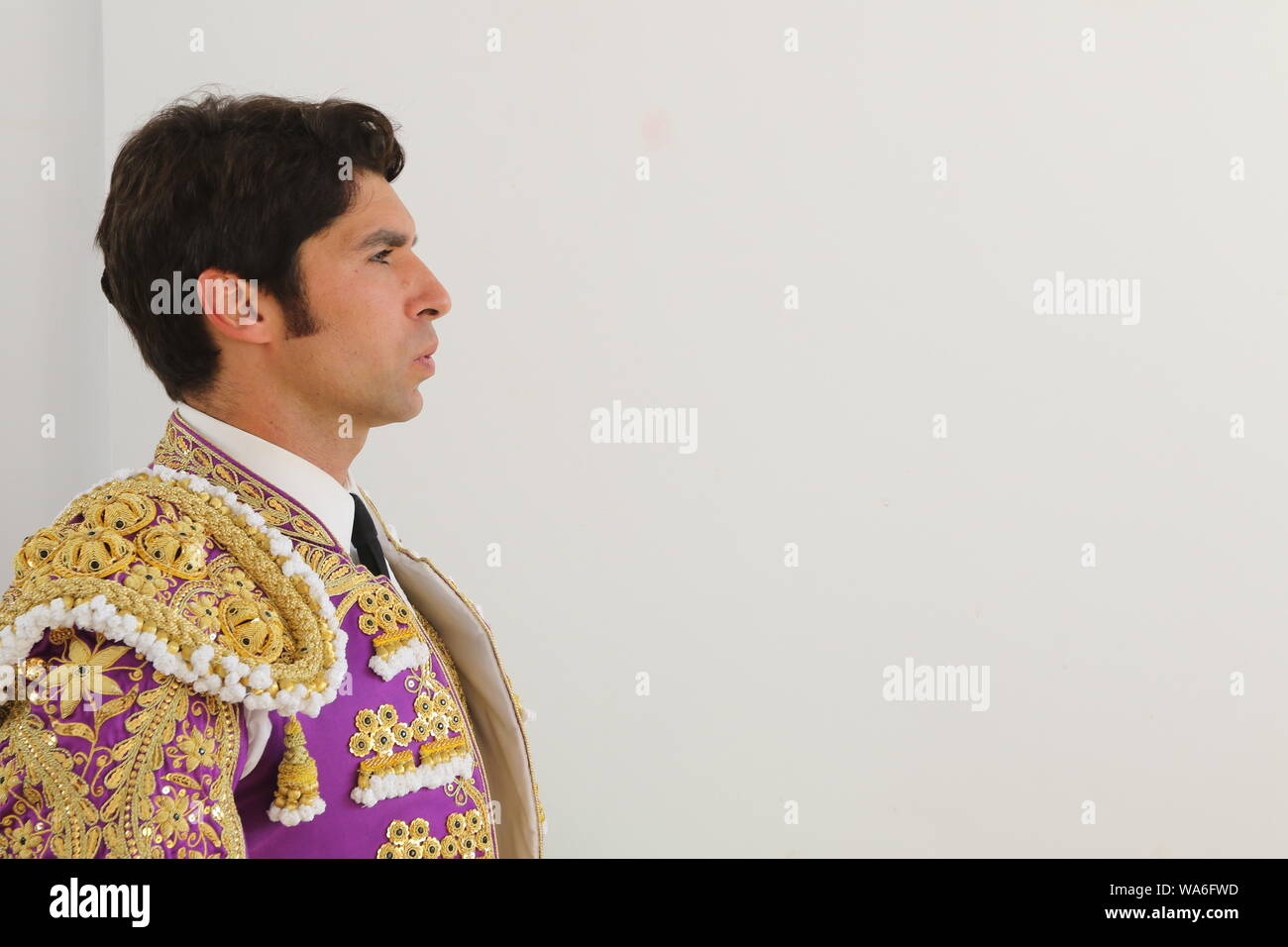 Agosto 18, 2019: 17 agosto 2019 arena di La Malagueta (Malaga) Cayetano tagli tre dolci orecchie a Malaga Cayetano Rivera OrdÃ³Ã±ez aggiunge e continua nel suo inarrestabile estate. Un altro trionfo, questa volta a Malaga, dove egli tagliare tre spighe e uscirono sulle sue spalle.Cayetano Rivera OrdÃ³Ã±ez aggiunge e prosegue nella sua inarrestabile estate. Un altro trionfo, questa volta a Malaga, dove egli tagliare tre spighe e uscirono sulle sue spalle. (Credito Immagine: © Lorenzo Carnero/ZUMA filo) Foto Stock