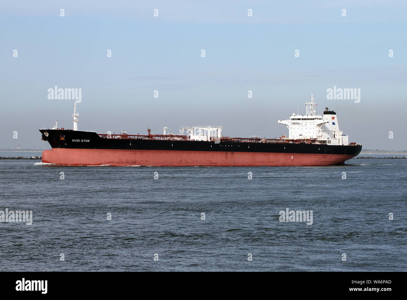 La nave cisterna di Dugi Otok lascia il porto di Rotterdam il 22 maggio 2019. Foto Stock
