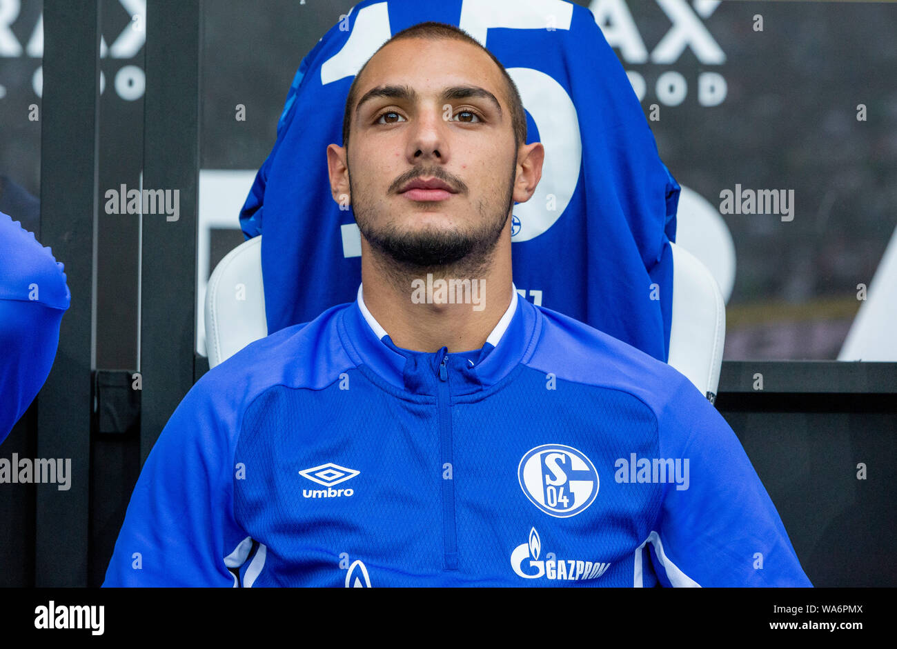 Sport, calcio, Bundesliga, 2019/2020, Borussia Moenchengladbach vs FC Schalke 04 0-0, Stadio Borussia Park, Lettori da banco, Ahmed Kutucu (S04), DFL REGOLAMENTI VIETANO QUALSIASI USO DI FOTOGRAFIE come sequenze di immagini e/o quasi-VIDEO Foto Stock