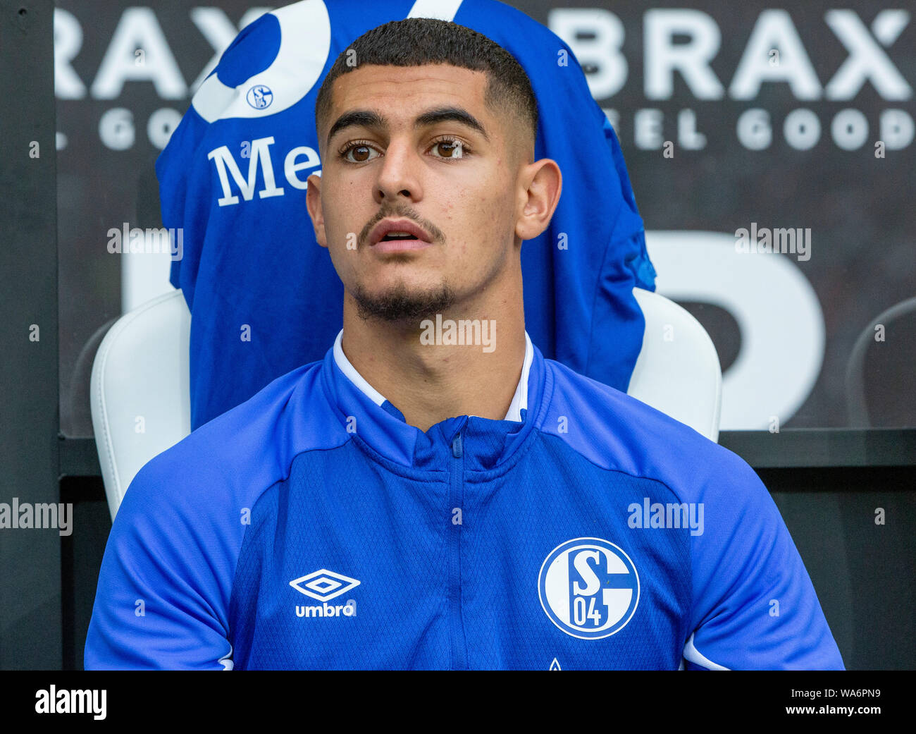 Sport, calcio, Bundesliga, 2019/2020, Borussia Moenchengladbach vs FC Schalke 04 0-0, Stadio Borussia Park, Lettori da banco, Muenir Levent Mercan (S04), DFL REGOLAMENTI VIETANO QUALSIASI USO DI FOTOGRAFIE come sequenze di immagini e/o quasi-VIDEO Foto Stock