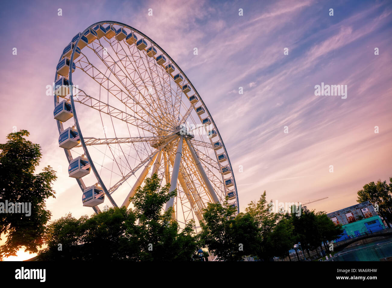 Ruota panoramica Ferris o ruota di osservazione di Montreal in una serata estiva in Québec, Canada. Foto Stock