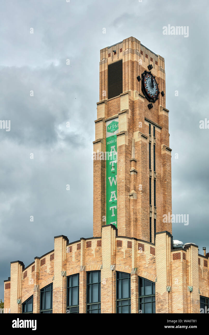 La torre dell'orologio di Atwater Market Building a Montreal, Quebec, Canada. Foto Stock