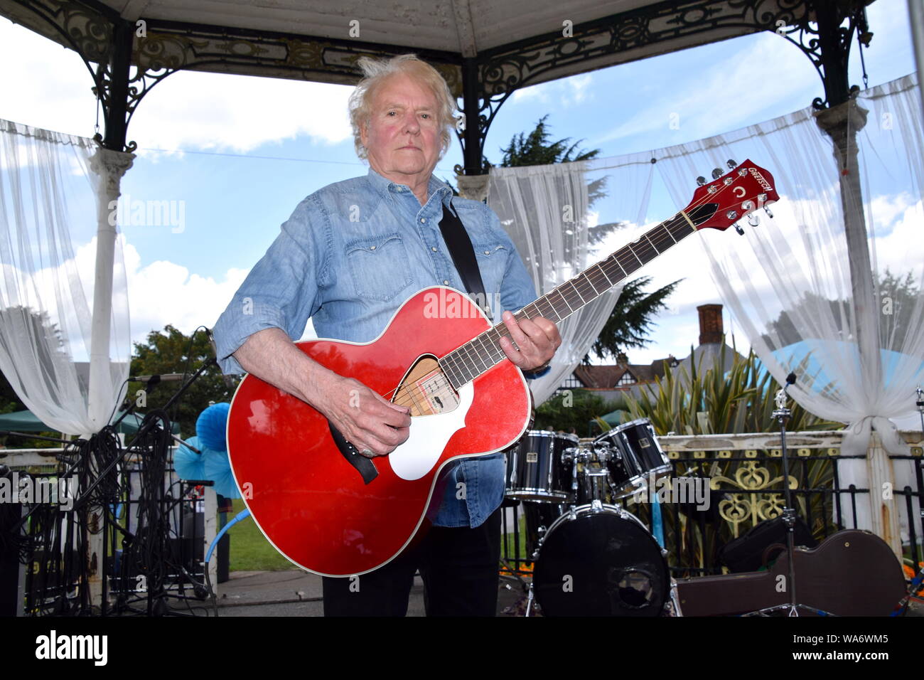 Dave cugini di Strawbs ad esibirsi sul palco per spettacoli. Foto Stock