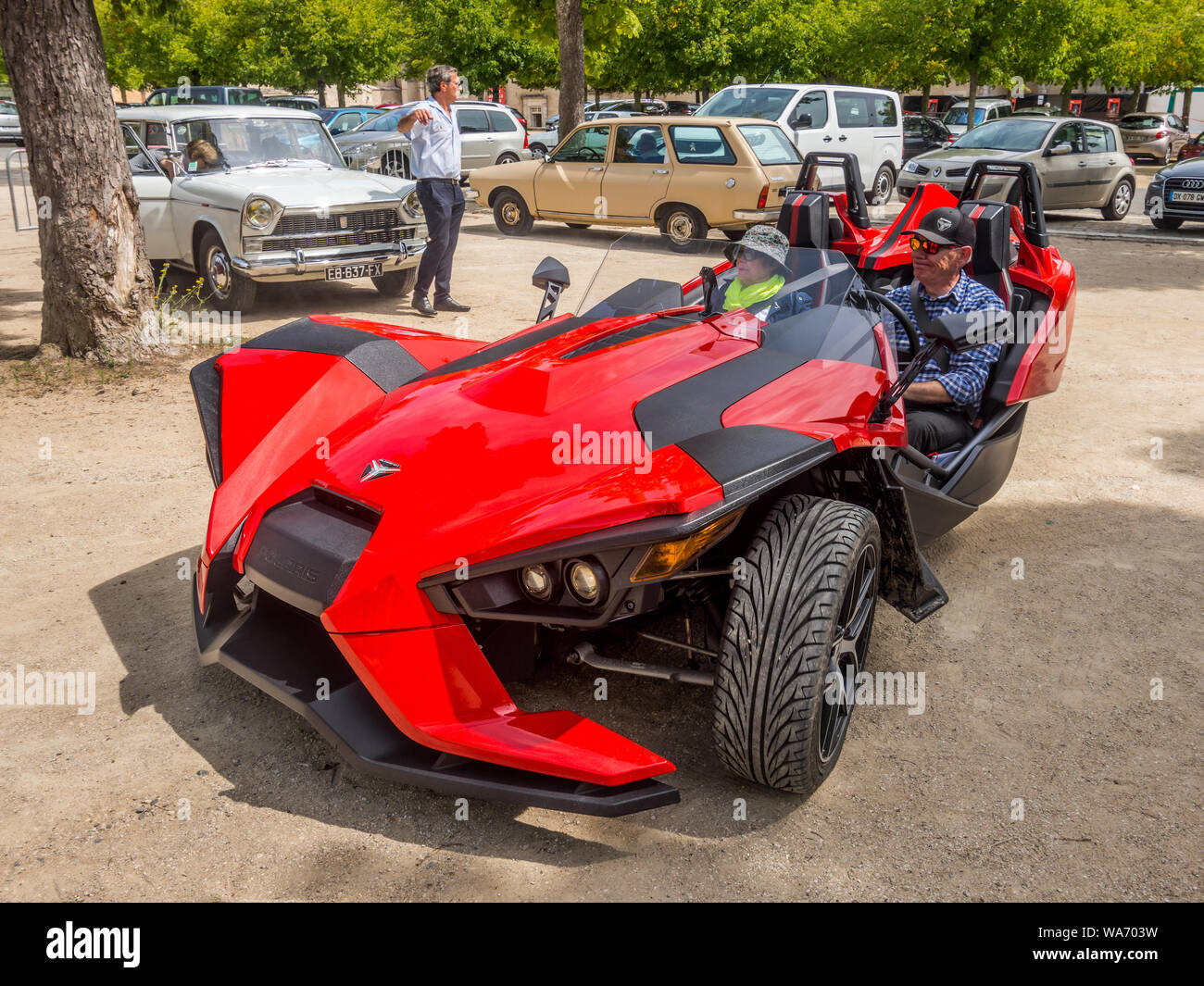 Americano "Polaris Slingshot" 3 ruota di moto open-air roadster, alla vettura da rally in Saint Savin, Vienne, in Francia. Foto Stock