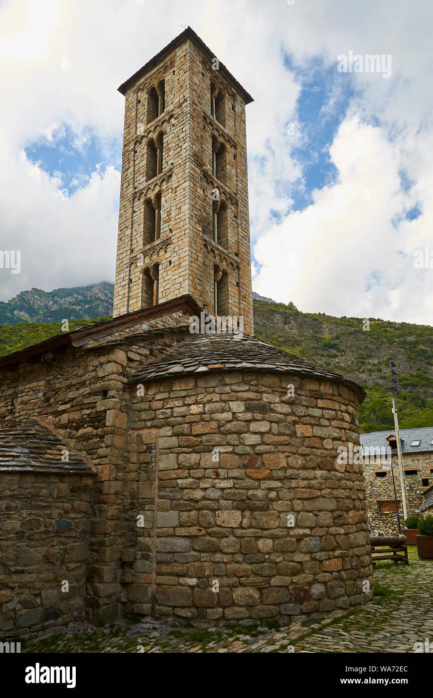 Santa Eulàlia d'Erill la Vall tower, un catalano di chiese romaniche della Vall de Boí (Erill la Vall, Bohí valley, Lleida, Pirenei, Catalogna, Spagna) Foto Stock