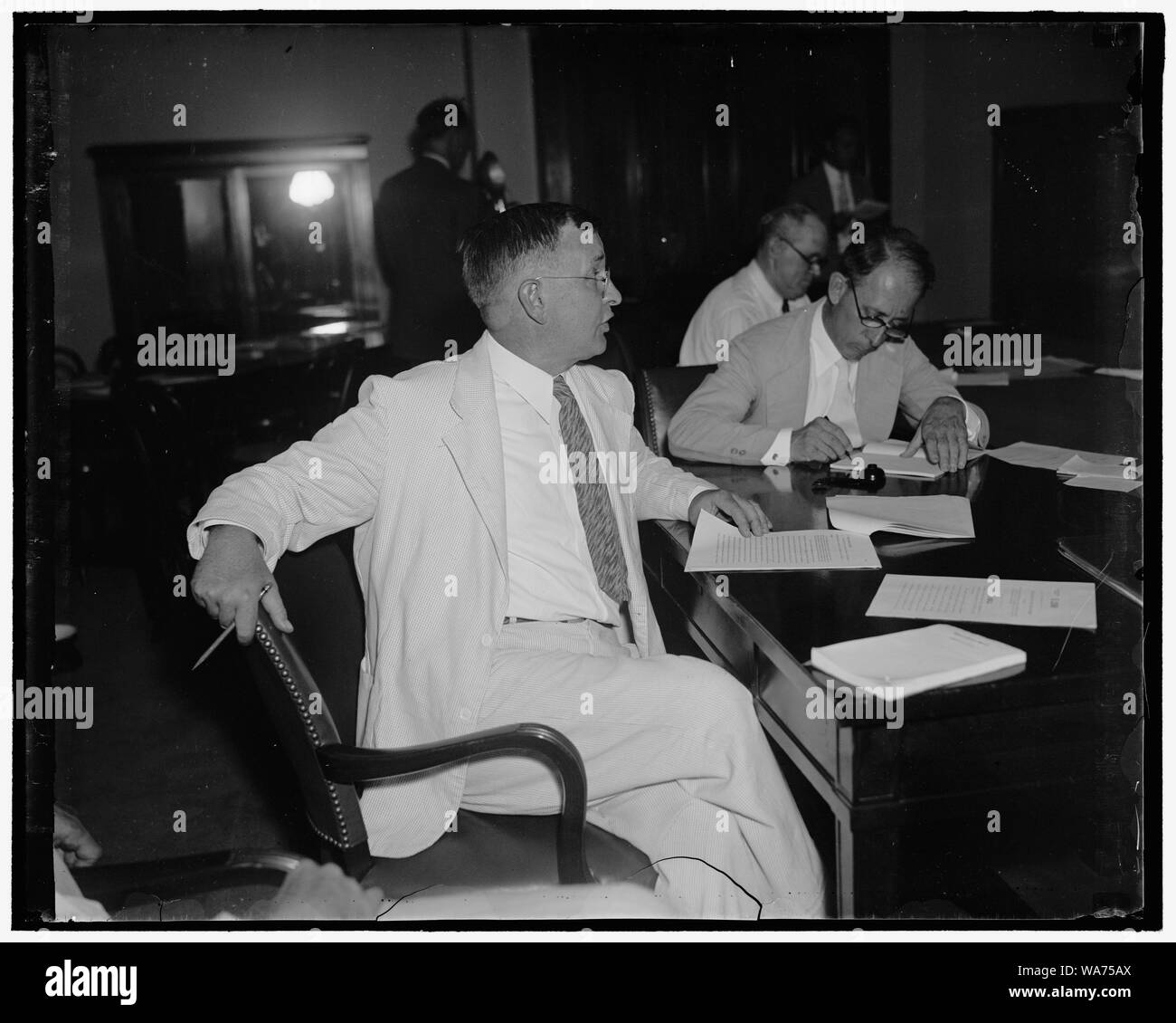 $3.500.000 risparmio. Washington D.C. Il 9 di luglio. Fusione del carter federale Amministrazione e la Federal Home Loan Bank Board sarebbe salvare il governo $3.500.000 annualmente, Charles O. Hardey, membro dello staff del comitato del Senato sulla riorganizzazione del ramo esecutivo del governo. 7/9/37 Foto Stock