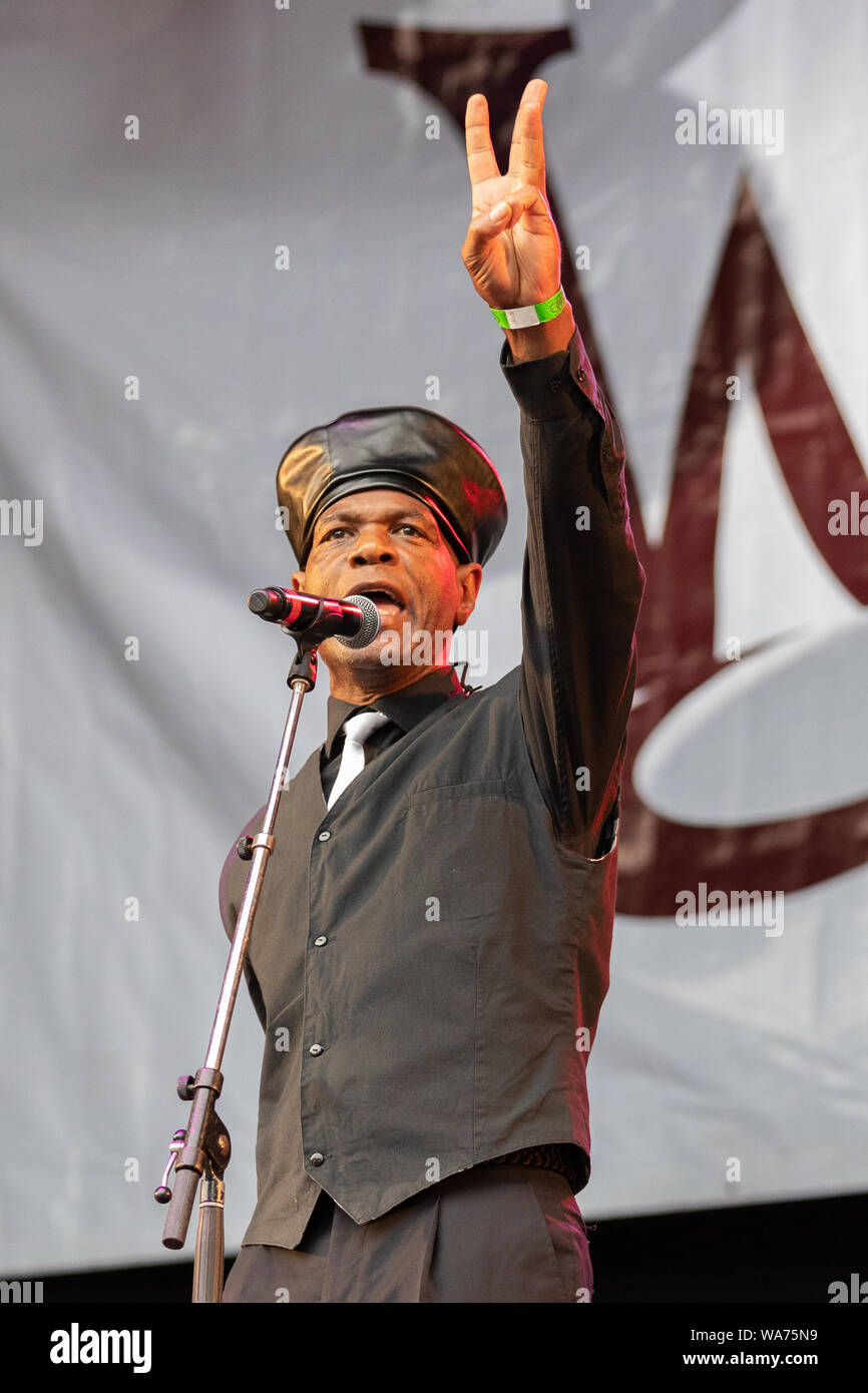 Ska, 2 tono outfit Il Selecter effettuando in corrispondenza di WeyFest 2019 Festival di musica. Foto Stock