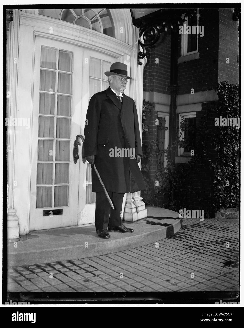 71 per la festa di San Patrizio. Washington, 17 marzo. Giustizia Pierce Butler, 71 anni oggi festeggia il suo compleanno facendo la sua passeggiata mattutina, scattato mentre lascia la sua casa sulla XIX San anche se la Corte suprema è in 2 settimane recesso giustizia Butler continua il suo lavoro sui casi della Corte Suprema a casa... Foto Stock