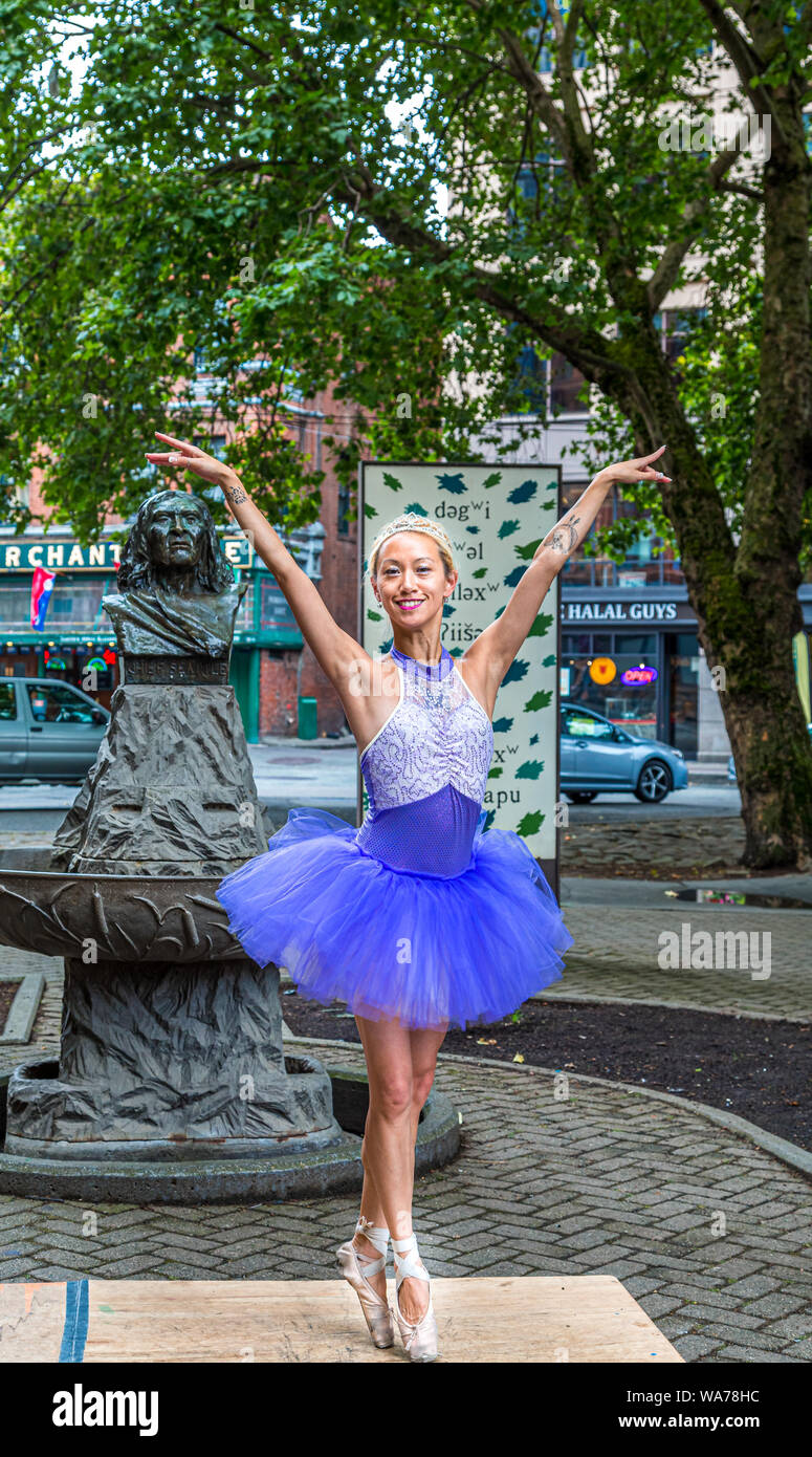 Ballerina nel Parco Foto Stock