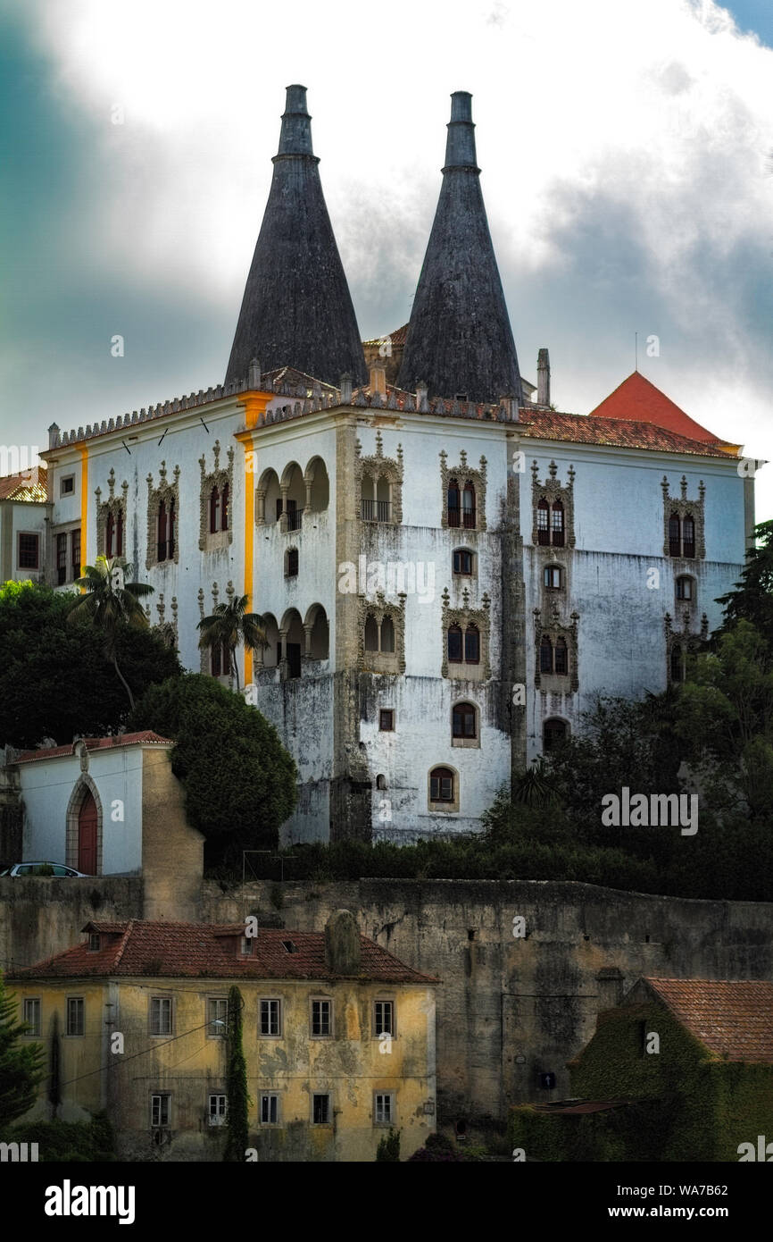 Gli imponenti camini cucina del Palazzo Nazionale di Sintra Foto Stock