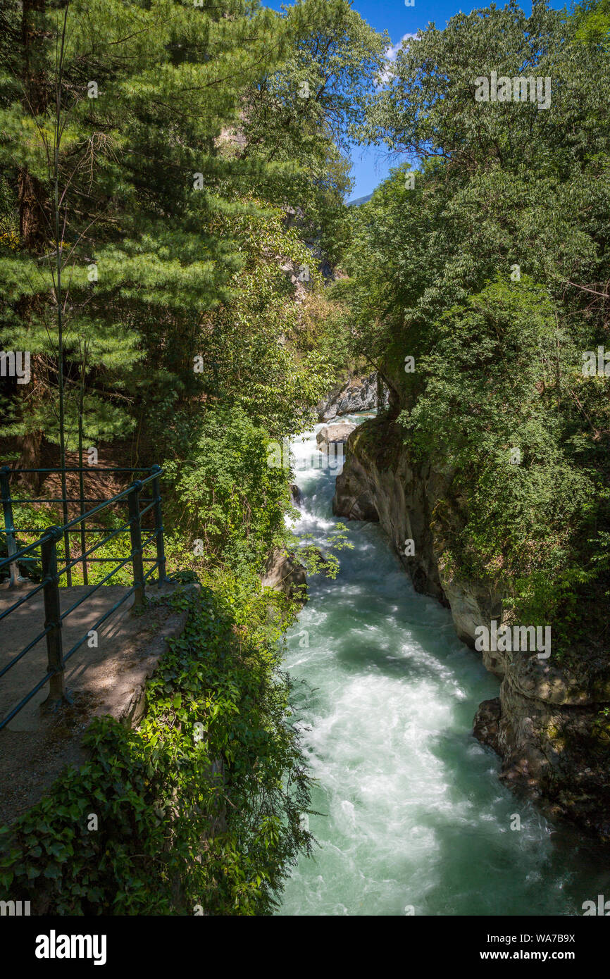 Riverwalk lungo il fiume Passirio Merano Foto Stock