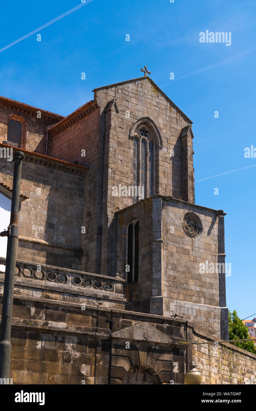 Portogallo Porto Porto chiesa di San Francesco Igreja de São Francisco gotica di San Francesco di Assisi 1244 1530 dettaglio rose vetro macchiato di alberi Foto Stock