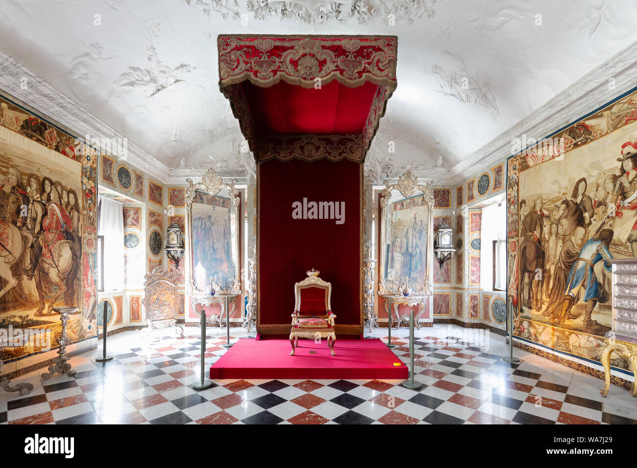 La sala principale o la sala grande, con trono; il castello di Rosenborg interno, Copenhagen DANIMARCA Scandinavia Foto Stock