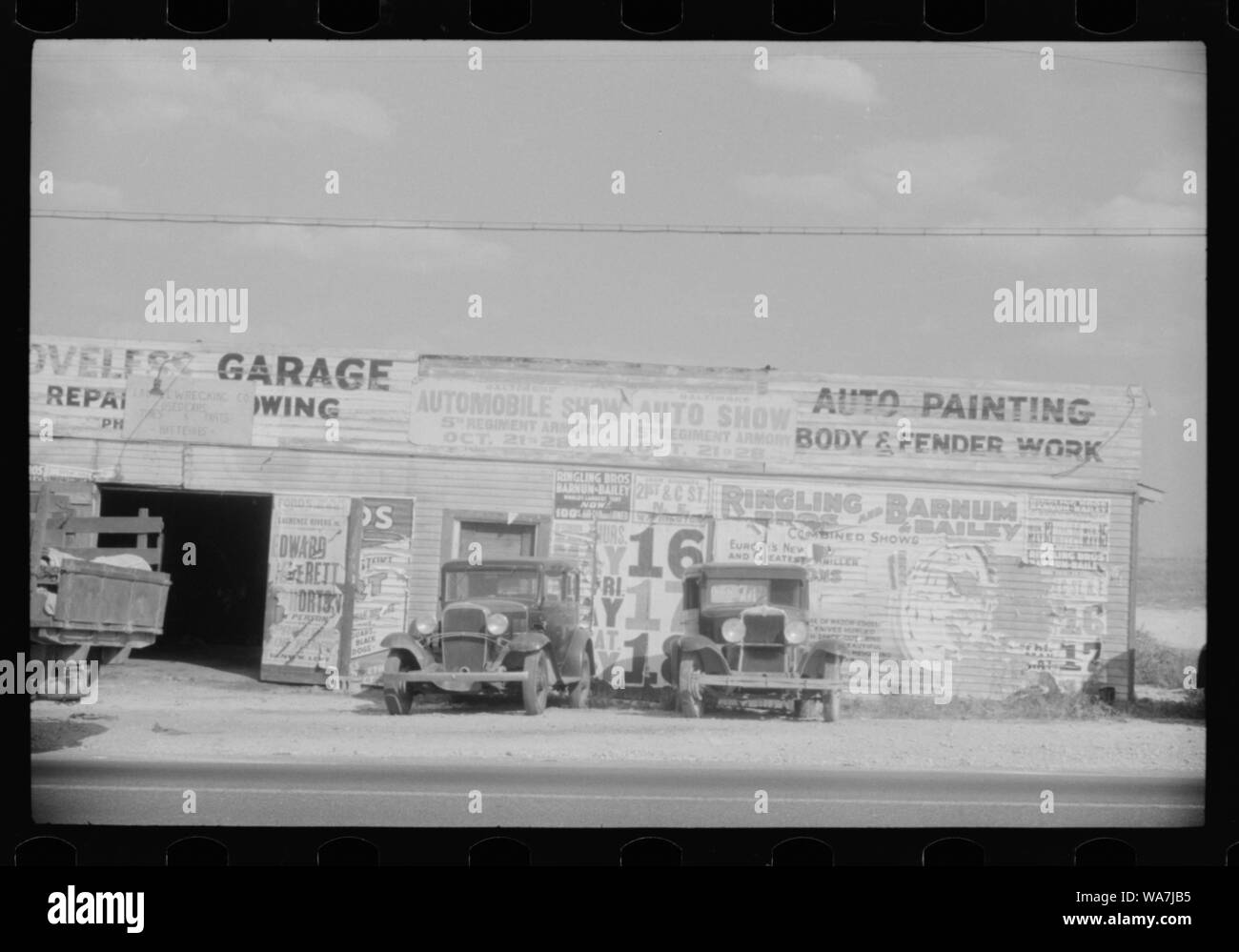 Un negozio di riparazioni auto lungo U.S. 1, tra Washington e alloro, Maryland; inglese: un negozio di riparazioni auto lungo U.S. 1, tra Washington e alloro, Maryland Foto Stock