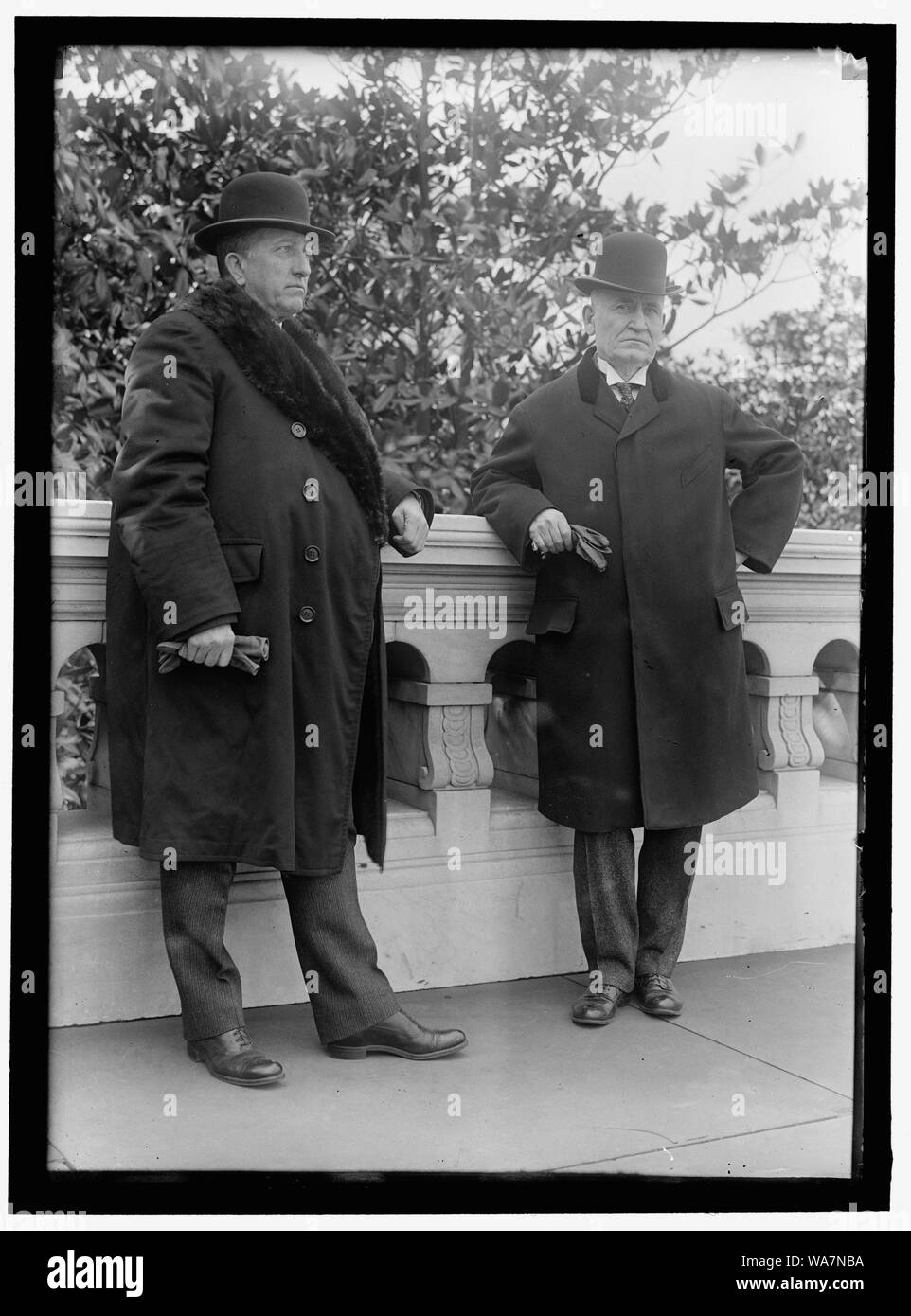 BAKER, JAMES MARION. Segretario dell'U.S. Senato. A SINISTRA, CON C.P. HIGGINS, sergente-at-arms Foto Stock